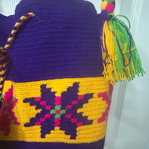 Hand woven Columbian bag - Picture 2 of 3